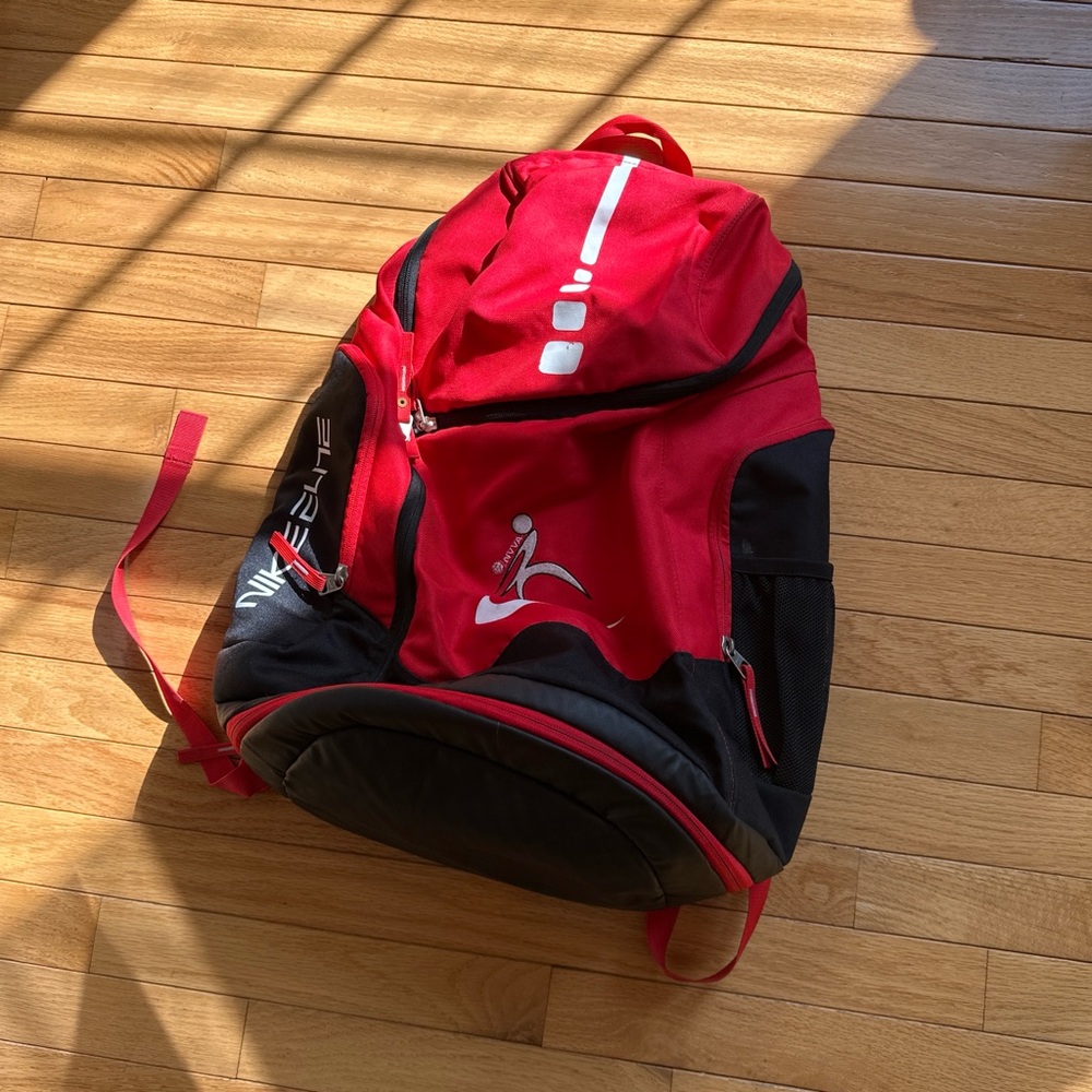 Nike Elite bag in a red color-way volleyball themed🙂‍↕️👌